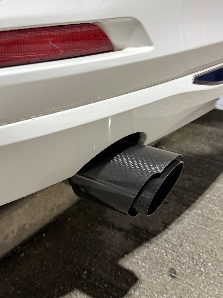 nautilus_5711's tweet image. 洗車してピカピカなった後に豪雨🤣
#BMW
#F30