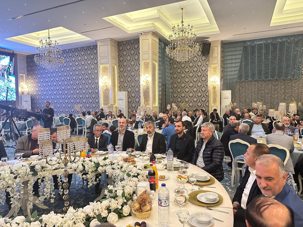 İlçe Başkanımız Sayın Kadir Karapınar, İlçe Başkan Yardımcılarımız ve İlçe Yönetim Kurulu Üyelerimiz ile birlikte önceki dönem Belediye Meclis Üyemiz Sayın Hasan Karaağaç’ın kızı Sena&amp;Serkan çiftinin düğün törenine katıldı. 

Genç çiftlerimize ömür boyu mutluluklar dileriz.