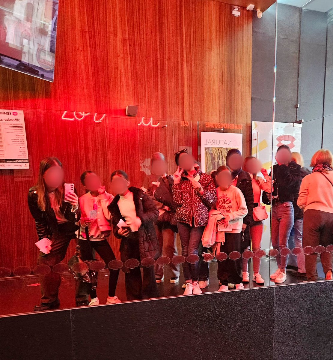 Esta semana hemos acudido a @seminci_oficial con nuestros participantes de los proyectos socioeducativos.

👉🏻 Con los participantes del proyecto Pajarillos Incluye al visionado de la película "Pendaripen: La historia silenciada del Pueblo Gitano".