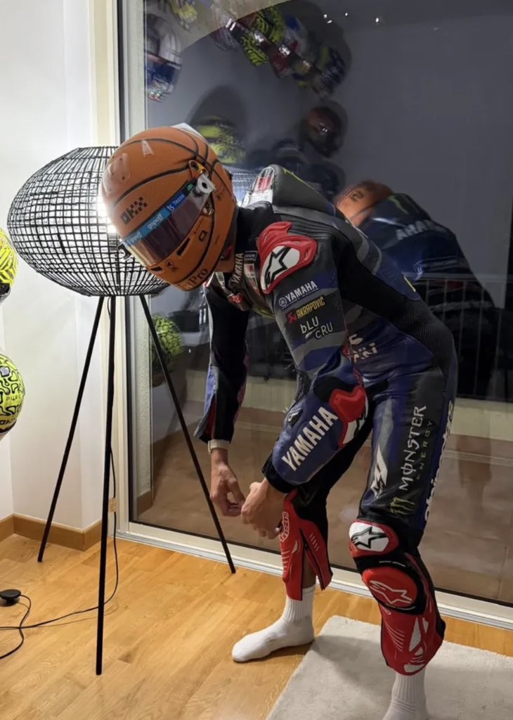 beanielando's tweet image. what drivers do on their week off
lando vs charles edition