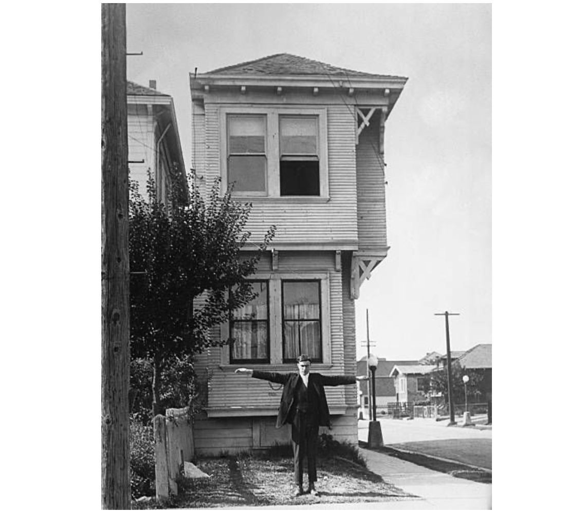 Nov. 2, 1925: The “narrowest house in California,” in Alameda, is scarcely wider than a human arm span. The structure manages to hold six rooms in its two stories.