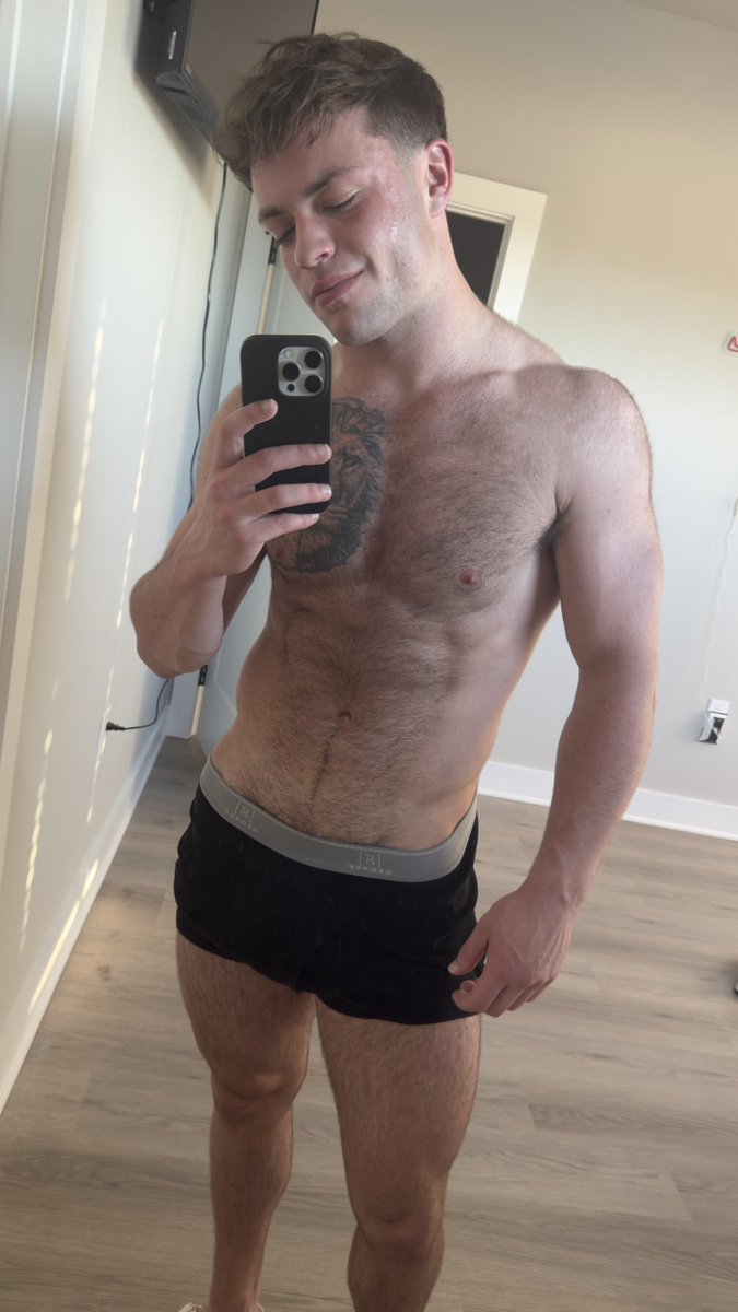 just got out of the sauna, sooo sweaty💦