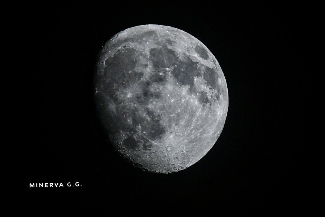 La Luna hoy. <a href="/apuntoratge/">À Punt Oratge</a> <a href="/MeteoMorella/">Juan Amela</a> <a href="/AlexMuozGarc/">Álex Muñoz 💯 🧡</a>