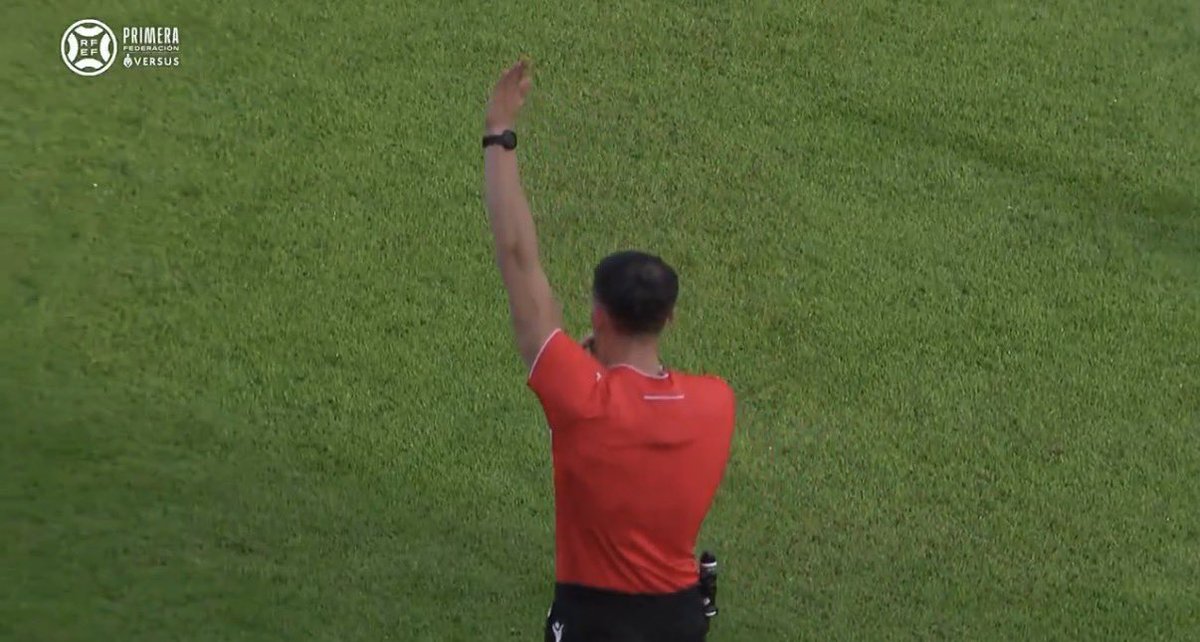 Le han anulado hoy este gol al <a href="/cfhercules/">Hércules CF 💙🤍💯</a>. Primero lo anula el linier y lo corrobora el árbitro principal en el videoarbitraje.

Algo se esta haciendo fatal… pero muy muy mal si anulan este gol

Era el 1-0 (el partido terminó 1-1)