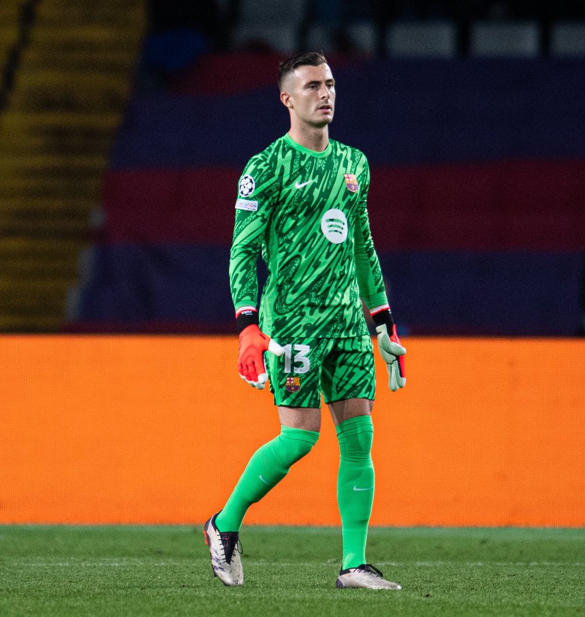 elevated_erhis's tweet image. Inaki Peña saw his La Masia colleagues and turned to prime Buffon.
He must show workings 💙♥️