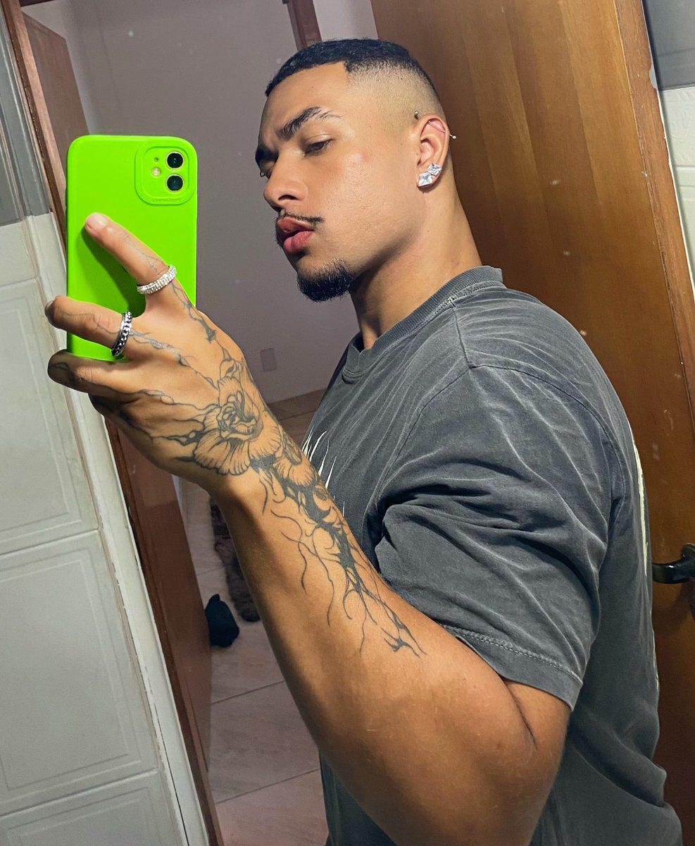 Guuusttavooo's tweet image. 🫦