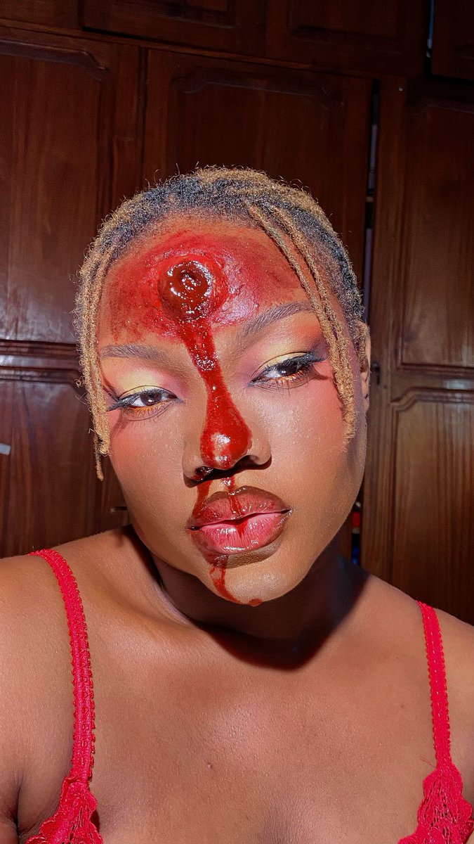 Pas d’horreur juste de l’éveil.

Ma part pour Halloween