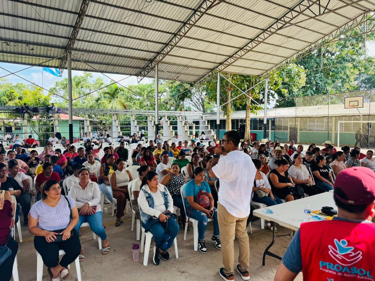 El diputado <a href="/RonalPinedaL/">Ronal Pineda</a>, acompañó al personal del <a href="/ProasolHN/">PROASOL - Programa de Acción Solidaria</a>, en le entrega de Becas Solidarias a los niños y niñas del municipio de Santa Cruz de Yojoa, Cortés, como parte del compromiso del Gobierno de la presidenta <a href="/XiomaraCastroZ/">Xiomara Castro de Zelaya</a> de fortalecer la educación en todo el país.