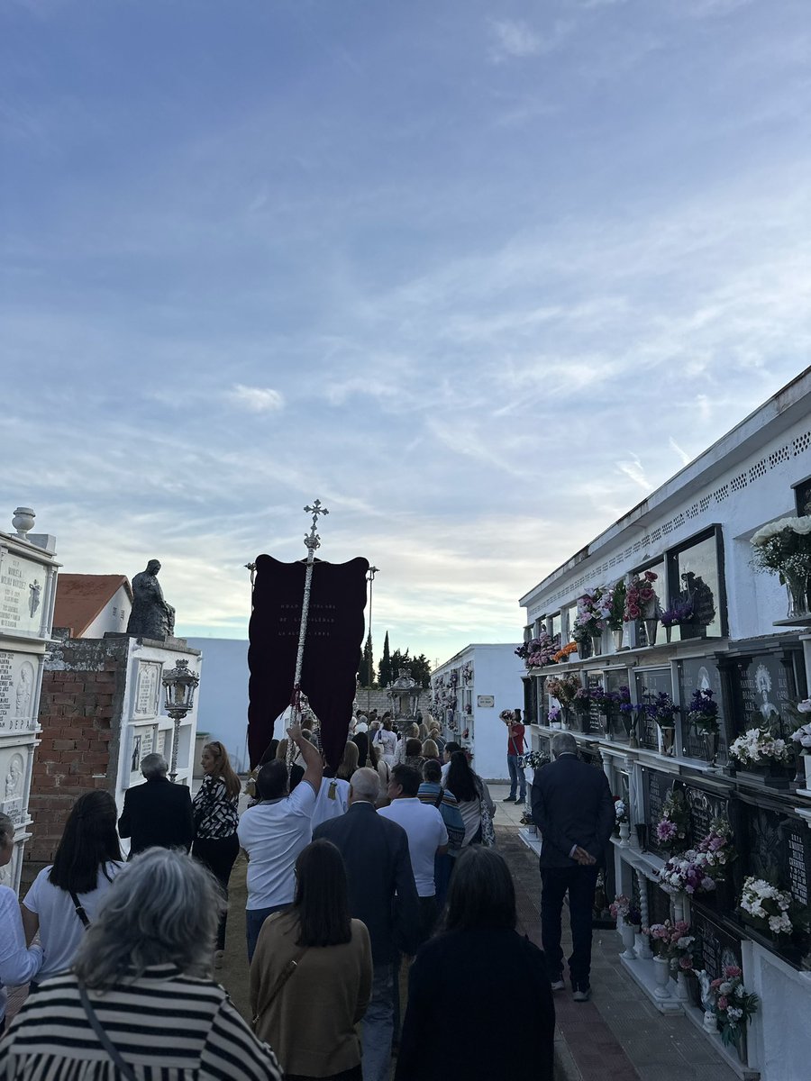 Imágenes del Santo Rosario celebrado en el Cementerio de nuestro pueblo con el Simpecado de Nuestra Señora de la Soledad. <a href="/hsoledadalgaba/">Hermandad de Soledad (La Algaba)</a>
