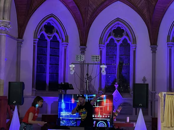 We had a fabulous Light Party yesterday organised by Catherine and Matthew. Dozens of families came to a sell-out event!