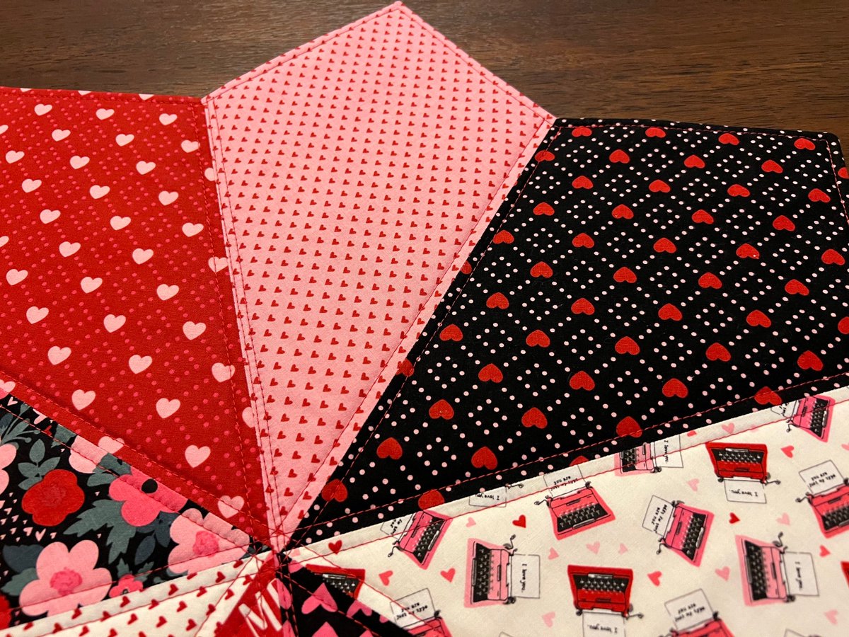 angelhw1956's tweet image. Quilted Valentines Table Topper tuppu.net/59e34b33 #TeaTimeQuiltsnMore #Etsy #TableTopper