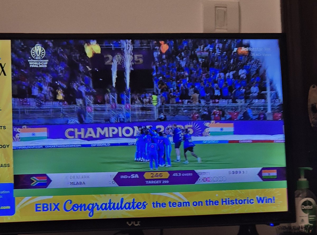 OUR GIRLSSSSSS !!!!!!!!

#CWC25 #INDWvsSAW #WomensWorldCup2025