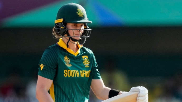 Yuva_Sanchari's tweet photo. Heart goes out to South Africa women 💚 They fought till the very end.
Laura Wolvaardt gave everything for her team throughout the tournament pure class and determination 👏
Well played @ProteasWomenCSA
#SAvsIND #Wolvaardt #WWCFinal https://t.co/bw4E42Vmmm