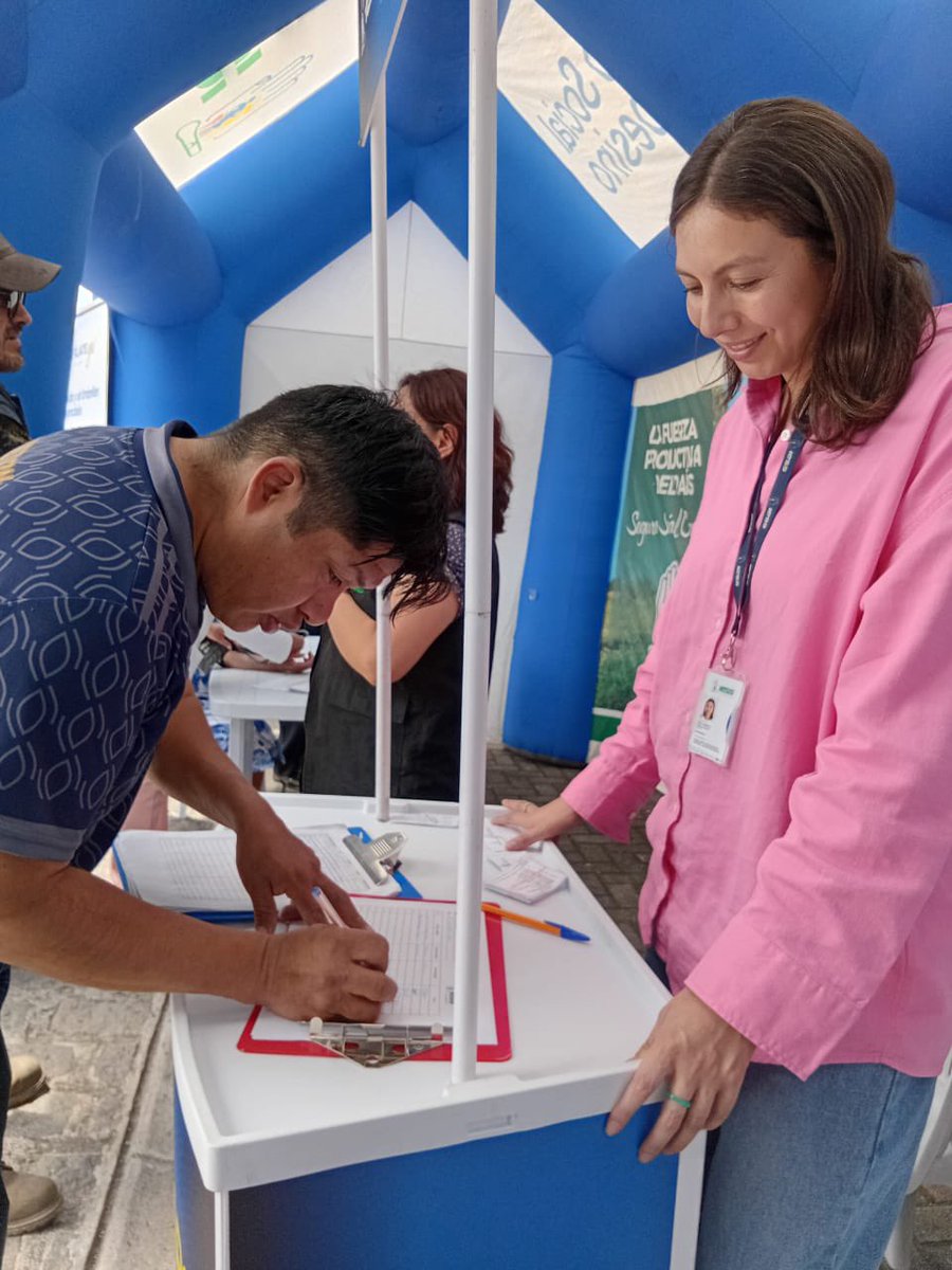 IESSPichincha's tweet photo. ¡No hay horario que nos detenga!
Seguimos llevando los servicios del @IESSec a cada rincón de Pichincha.
📍 Hoy en Amaguaña somos parte de las #BrigadasIntegrales Interinstitucionales, junto a Registro Civil, Registro Social, Empresa Eléctrica, CNT y más. https://t.co/68qEEMAInC