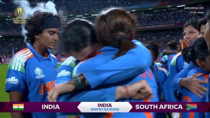 hajarkagalwa's tweet image. &quot;why are you crying?&quot;

me(I&apos;m so happy, my heart is so full):