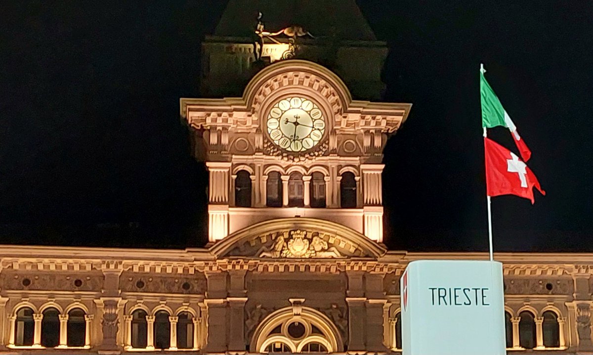 giorgiocecco's tweet image. #Trieste sera #perdir