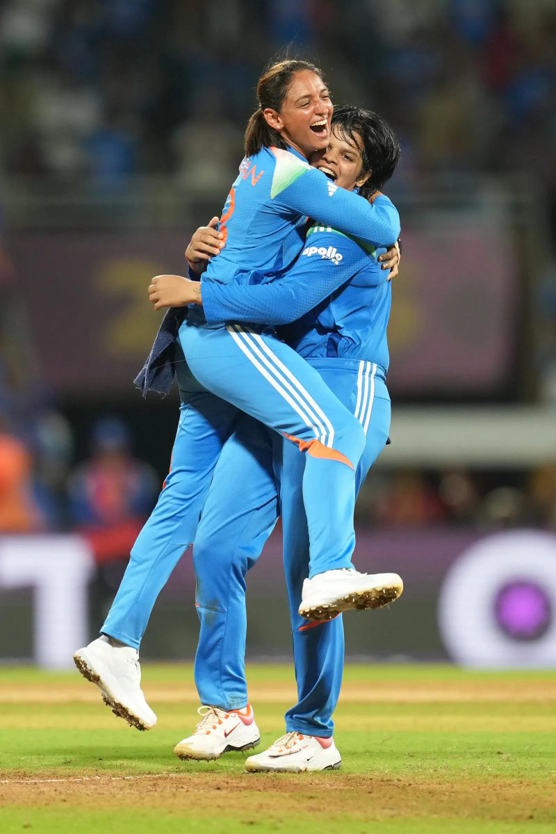 timesofindia's tweet photo. #CricketWithTOI | #India beat #SouthAfrica by 52 runs to win maiden ODI World Cup title

FOLLOW LIVE: https://t.co/6d7y7skzqK https://t.co/uNRbiyhjMO