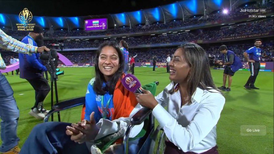 Picture of the Day.

Pratika Rawal with team India Celebration. 

India India 🇮🇳