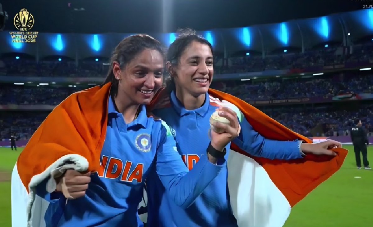 Captain &amp; Vice Captain of the team with a Tri-Colour.

A great Occasion for whole India.

India became a New ODI World Champion. 
Congratulations 🎊 👏 💐 

#WomensWorldCup2025 #ICCWomensWorldCup2025