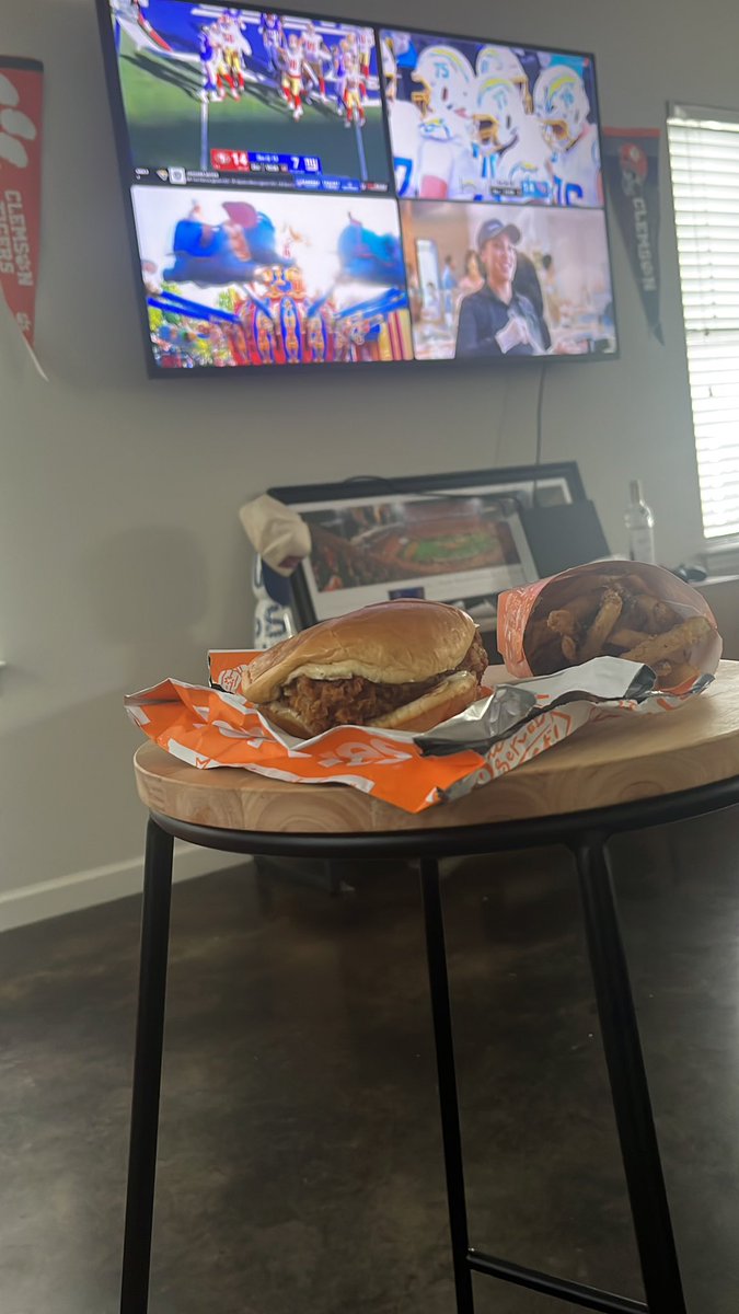 GarrettHiggins0's tweet photo. The perfect Sunday https://t.co/cLeQE22GEU