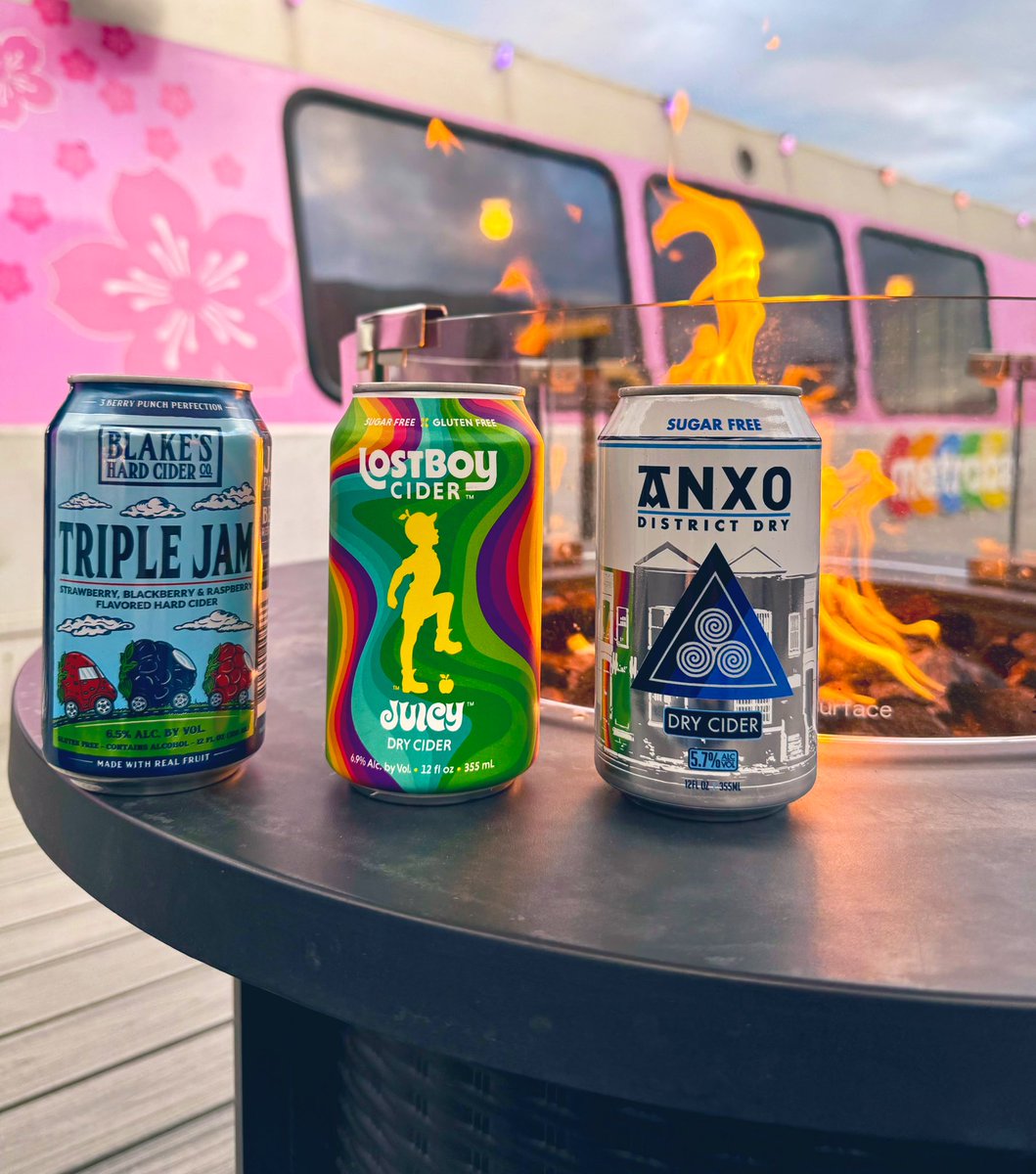 metrobardc's tweet image. Stop in Sundays this Fall for $2 off #hardcider ALL DAY including local favs @ANXOcider &amp;amp; @LostBoyCider plus the mighty fine @blakeshardcider!
🍓Blake’s Triple Jam | 6.5% abv, semi-sweet
🍏Lost Boy Juicy | 6.9% abv, dry hopped
🍎ANCO District Dry | 5.7% abv, dry
#metrobardc