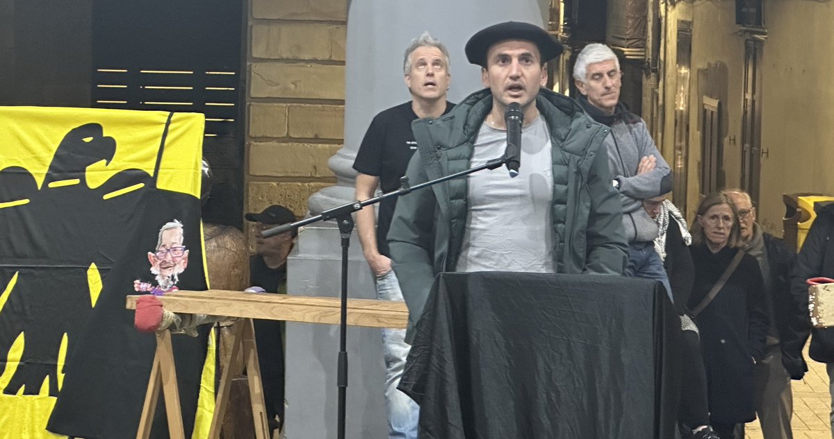 Herri honek bere seme kuttunei azken agurra egiten badakiela erakusten ari da gaur Ordizian. Gorka Izagirre bertsotan. Betira arte, Erramun! #Erramun #Amundarain #abertzalea #Ordizia