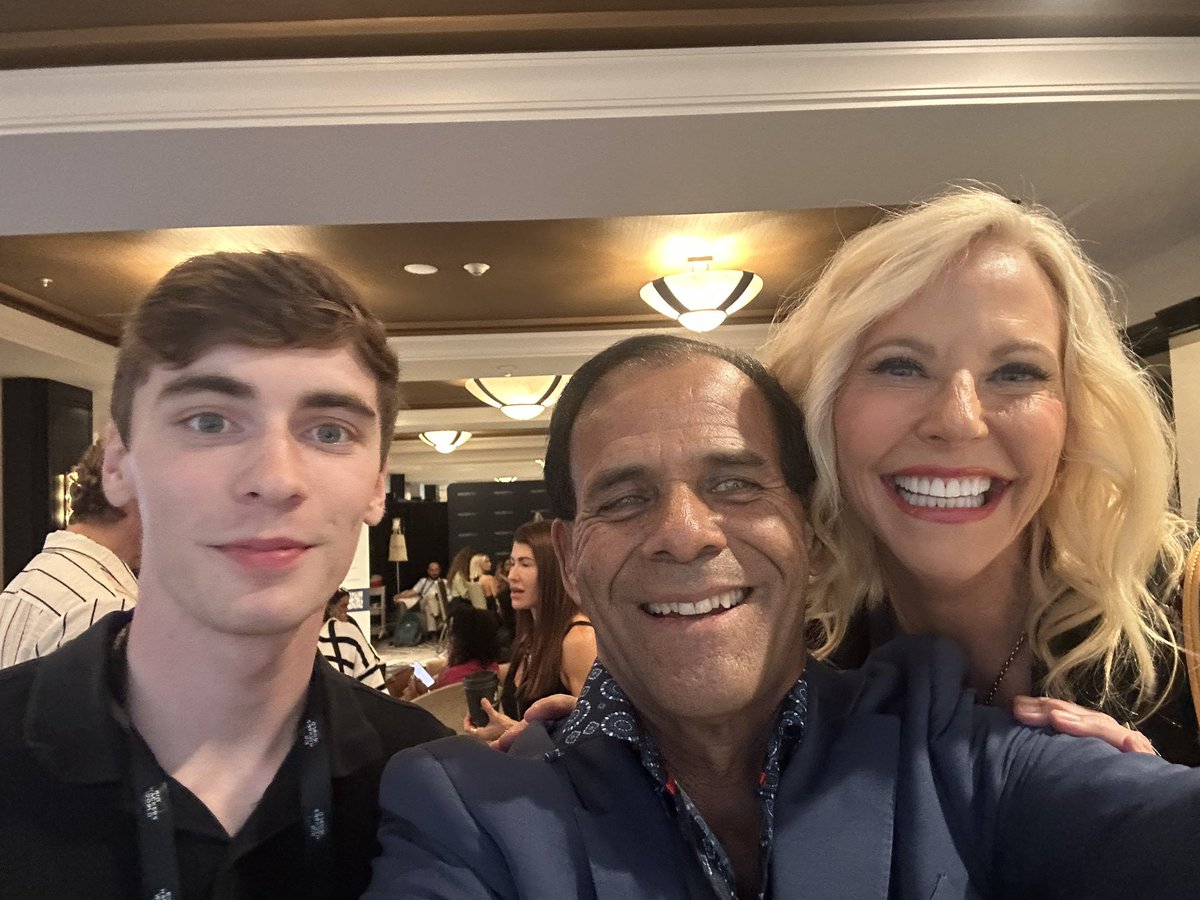 DelgadoTweets's tweet image. Just wow. What an incredible experience at Biohackers World w/ the amazing @SusanBratton! Surrounded by innovators, visionaries &amp;amp; some of the most inspiring minds in human optimization.
Excited for Day 2, Miami energy is unmatched #BiohackersWorld #HealthOptimization #Biohacking