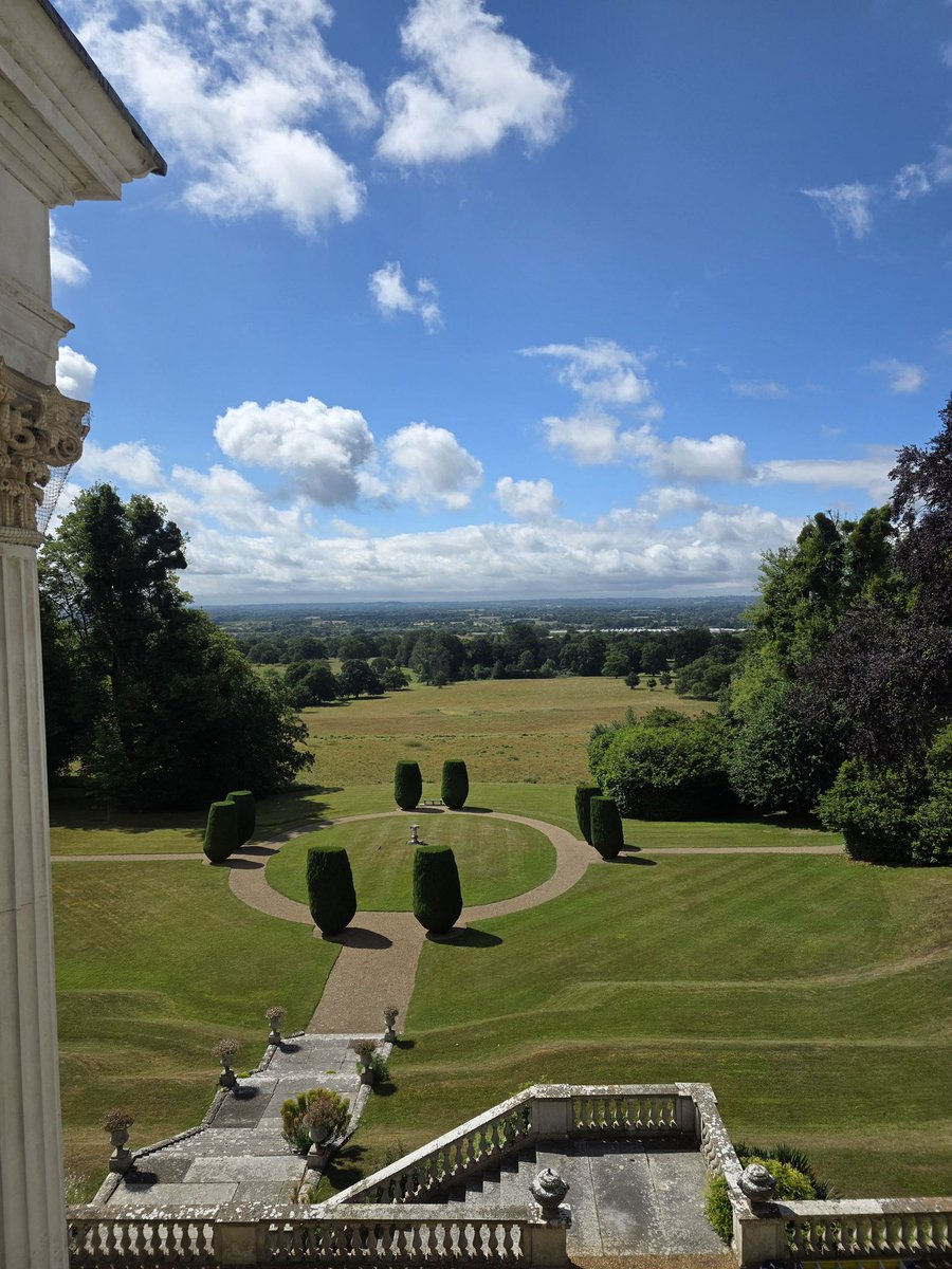 riizetalk's tweet image. 🪨💭 • 251103 
[3:20 AM KST] 

i can finally upload these photos

it's the background of a medieval kingdom,, 

i took this when we went to england

seems the spoiler in my drawing came out