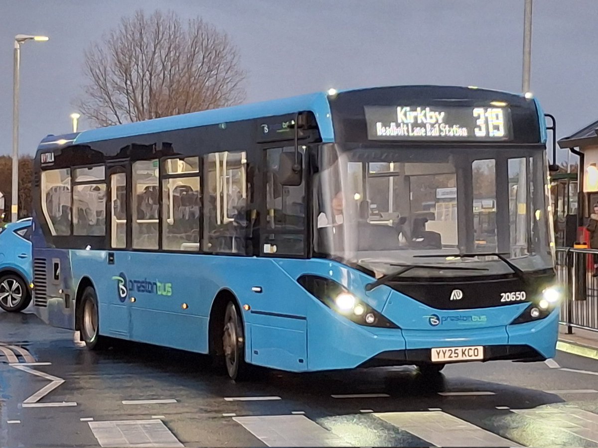 Bustweeter UK 🇬🇧 tweet media