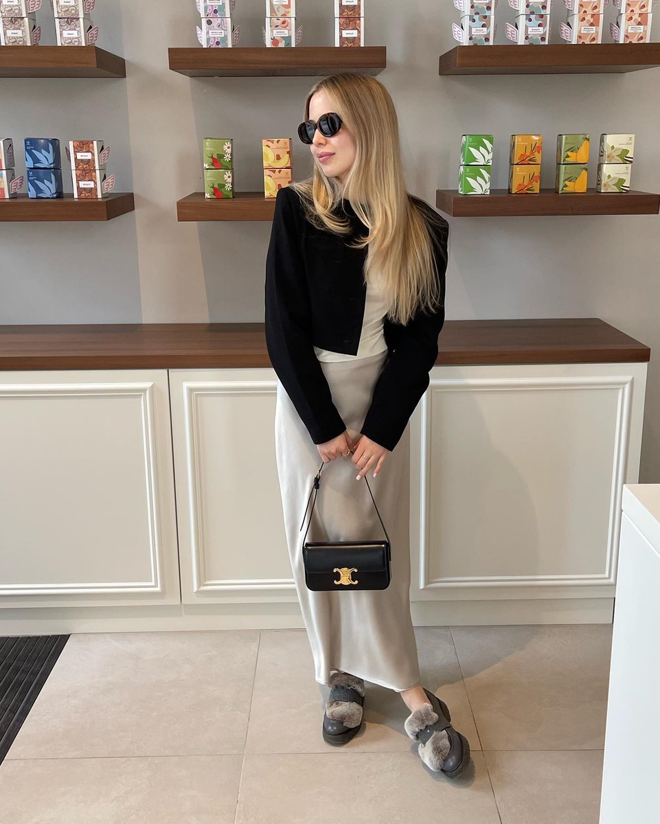 TimeCreater's tweet image. Did everyone receive gifts and candy for Halloween?