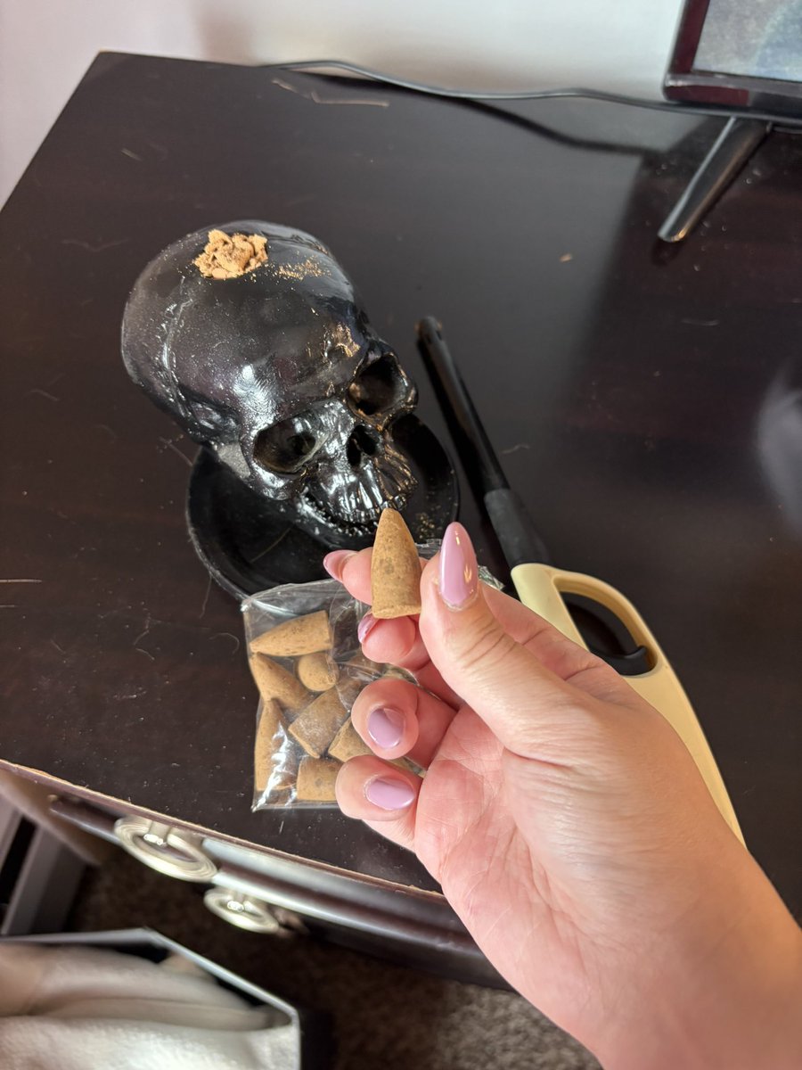 Can someone tell me how to use these incense cone things like do u just light the point or what I just don’t feel like im doing it right