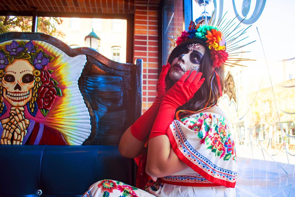 LuzLenoir's tweet photo. Today our dearly departed revisit us to help dry our tears. Let's raise a glass in joyous remembrance of those who watch us from the other side.
📸 Jessica Stayfresh
#fyp #foryou #parati #LaCatrina #DayOfTheDead #DiaDeLosMuertos #AllSaintsDay #Harrisburg #Mexico #fotografia https://t.co/JgLySYaOYw
