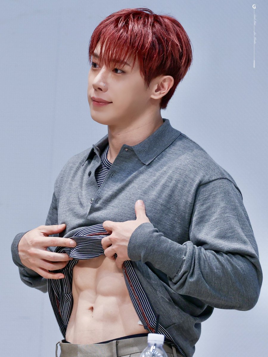 suho_jinyoung's tweet image. wonho is such a tease omg…