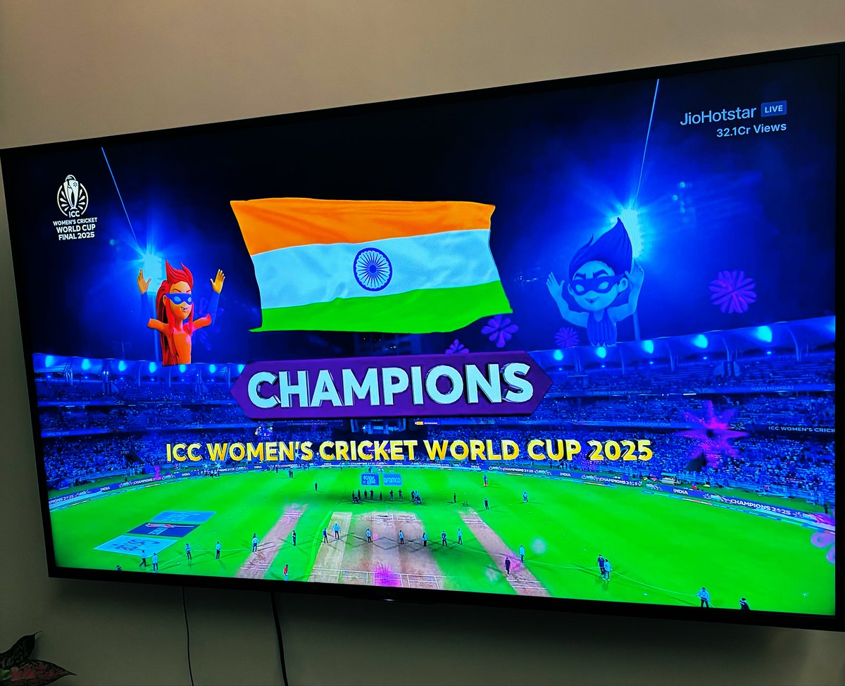 gaurikuchhal's tweet image. They came. They conquered. They brought it home. 🇮🇳 #ChakDeIndia @cricketworldcup @WomenInBlueArmy @BCCIWomen @mandhana_smriti @ImHarmanpreet