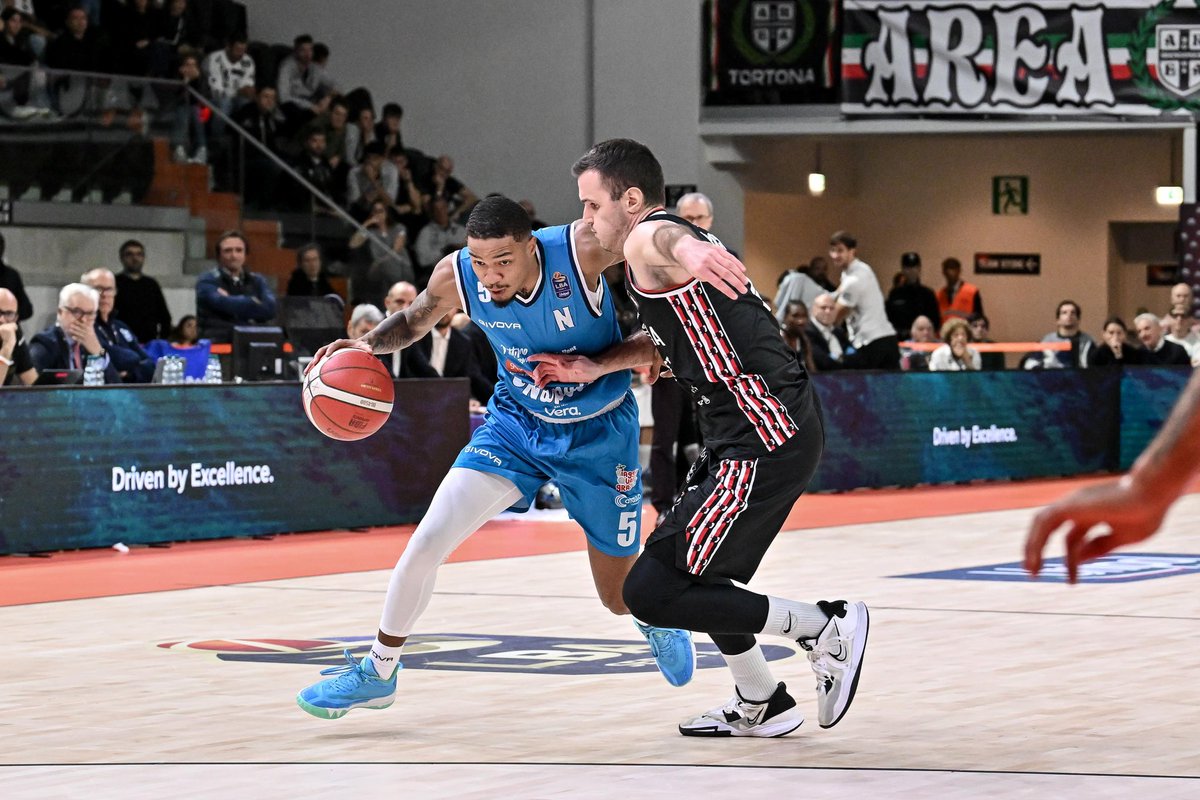basket_napoli's tweet image. 𝗛𝗔𝗟𝗙 𝗧𝗜𝗠𝗘 ⏸️

Si chiude il primo tempo alla Nova Arena di Tortona con la Bertram avanti 43-41 sugli azzurri. Top scorer Bolton con 9 punti.

#NapoliBasketball | #DestinationNapoli 💙