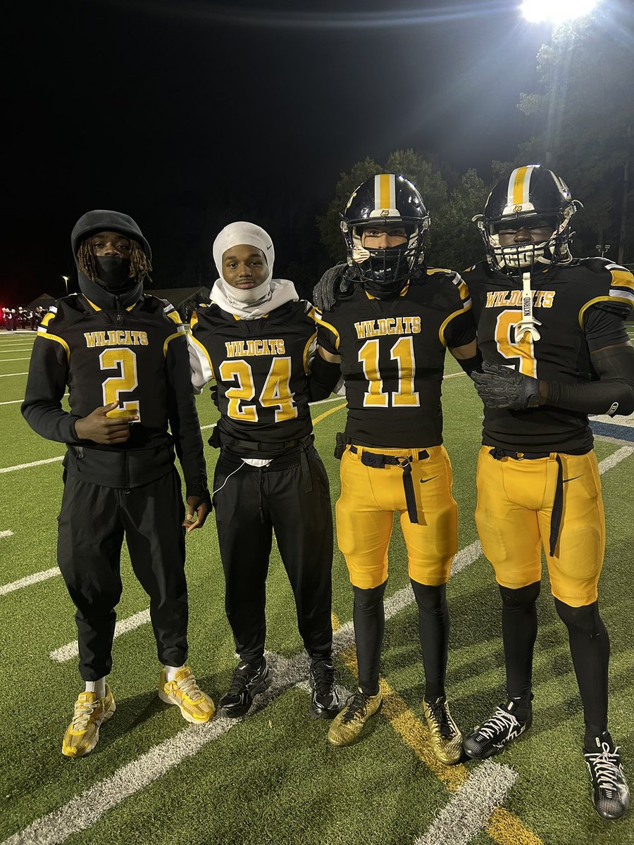 Thatkiddbolt8's tweet image. Check out my sophomore end of the season highlights!
⭐️19 rec
⭐️244 yds
⭐️2 tds
⭐️59 Tckls
⭐️7.5 TFL
⭐️1 sack
⭐️3 int
⭐️4 PBU
⭐️1 fumble 
⭐️1 fumble rec
hudl.com/v/2T7HU7

@BALLERSCHOICE1 @TrckFtblrecruit @BrianHawkins4 @SWiltfong_ @BrianDohn247 @adamgorney @najehwilk…