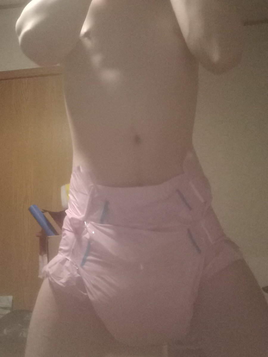 I finally got my hands on some diapers! These are the reallly big and loud ones so hiding them is impossible when wearing, especially after using them! I wonder when my family will notice me wearing these and i'll be exposed as the diapercuck I am?