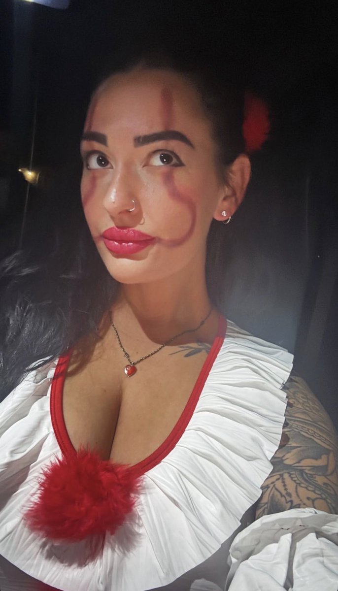 anna_abbit's tweet image. Dressed to kill... the Halloween spirit, of course! 😉🕸️ Let the spooky season begin with style, grace, and a whole lot of glitter.