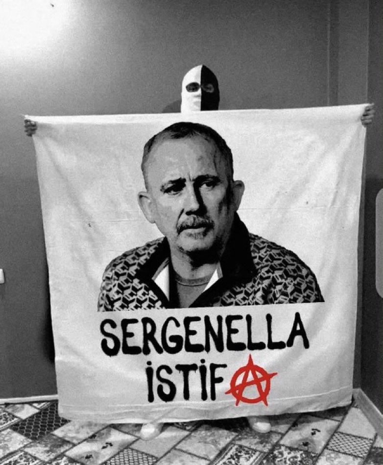 emirhancelotti's tweet image. • Kartal ve Ege’yi kadroya almadın; Orkun kırmızı gördü, Salih’e kaldık.
• Salih ve Ndidi’nin cenazesini kaldıracağız, değişiklik yapamıyoruz. Oyuna atabileceğimiz merkez oyuncularını, sen yedeklere yazmadın çünkü.
• Orkun kırmızı görmüş olabilir, her kırmızı kartta iç sahada…