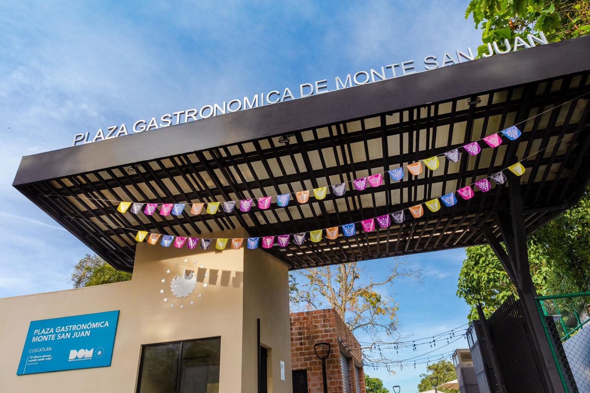 mercadosSV's tweet image. Este día se colocan comidas o frutas favoritas del difunto, como una forma de decir:

“No te olvidamos. Aquí sigue tu lugar en la mesa.” 🥺🕊️