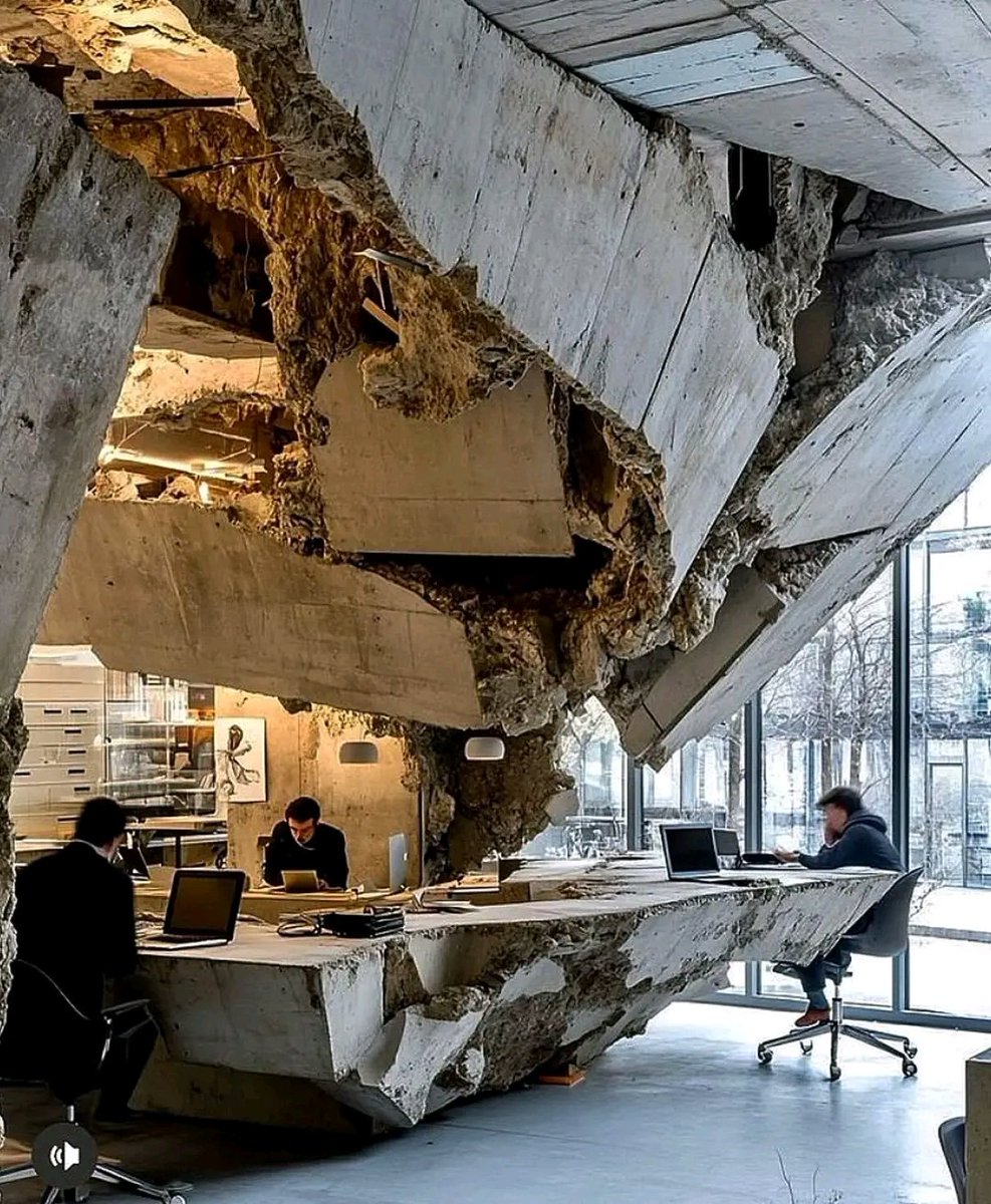 festus40277385's tweet image. Design meets Chaos
#EMBOSS 
#Designship2025