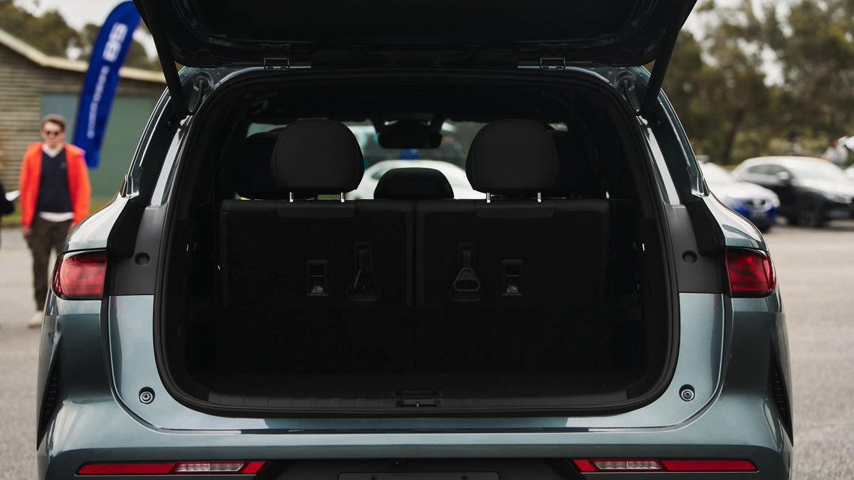 drivecomau's tweet photo. We’ve driven the 2026 BYD Sealion 8 — the brand’s first seven-seat SUV for Australia.
Can it really take on the Toyota Kluger and Hyundai Santa Fe?
👉 Read our full Australian first drive review: https://t.co/MQprdRcBJG
#BYD #sealion8 #drivecomau https://t.co/u1W5Mvi6FU