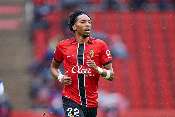 Jagoba Arrasate, fruto de un error, ha vuelto a dar 90 minutos al boliviano que se disfraza de Bob Esponja en la Plaza Mayor