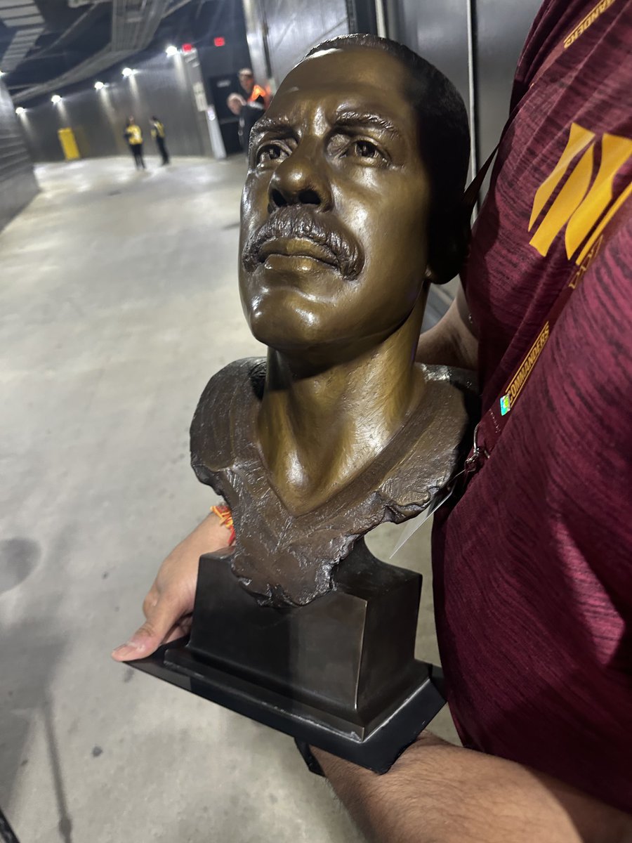 john_keim's tweet photo. Art Monk’s bust from Canton is here: https://t.co/ByJLWcdyCN