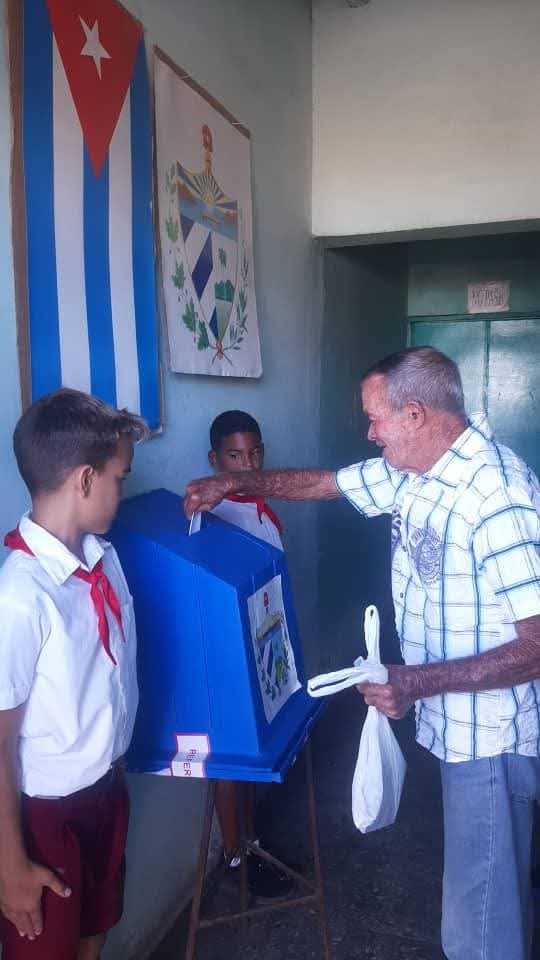 Elecciones_Cuba's tweet image. 🔷️La Presidenta del Consejo Electoral Provincial de Artemisa, @VilmaZa23651437 , recorrió hoy los colegios electorales que desarrollan procesos para cubrir cargos vacantes del #PoderPopular 🇨🇺 en el municipio Guanajay.
#TuVozTuVoto 🗳