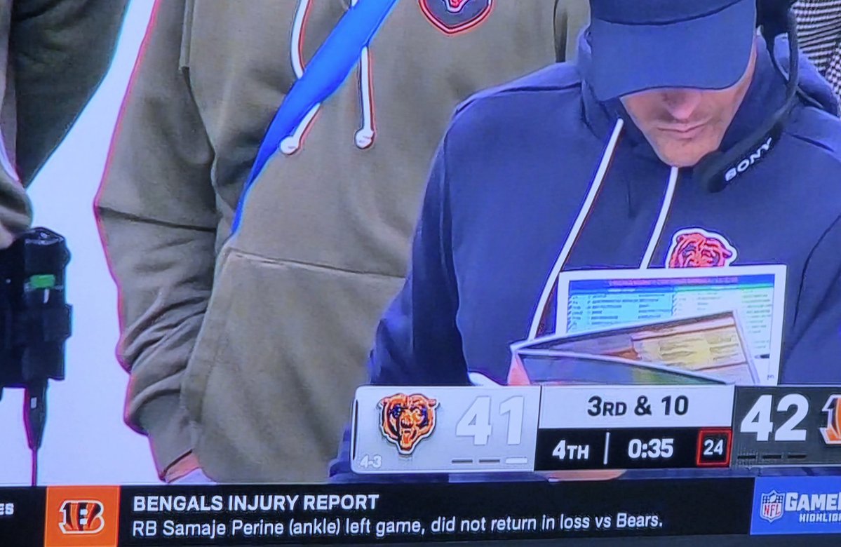 FormerNFLFan789's tweet image. NFL script writers releasing the WWE script 35 seconds too early 🤡 #NFLRigged