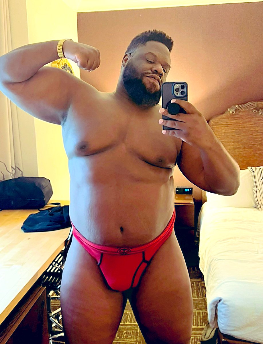 TheQuinLamar's tweet image. Big boys are just weighted blankets that blow your back out