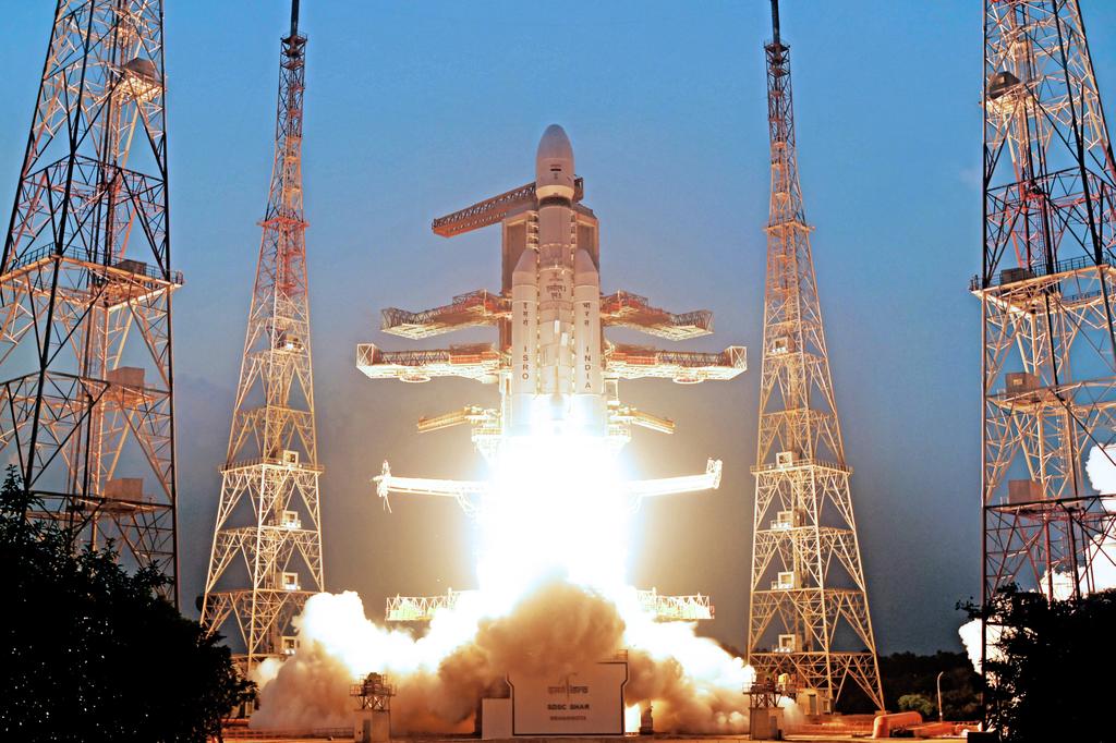 OdishaPapun's tweet image. Heartiest congratulations to Team 🇮🇳 @isro and all our Scientists and Engineers involved in the successful launch of #LVM3M5 carrying the fully indigenous #CMS3 heaviest satellite. A proud milestone that strengthens India’s space capabilities and internet connectivity.
#ISRO