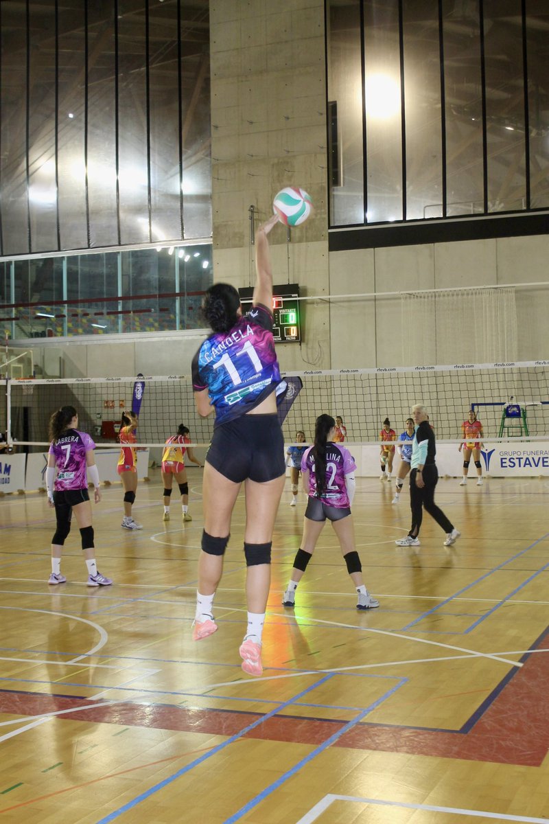 algarsurmenor's tweet image. ⚔️ Este sábado perdimos la imbatibilidad en casa, cediendo en un ajustado duelo ante @cvfinestrat (2-3), pero sumamos un valioso punto en la clasificación general 

Toca seguir 🫡

#juegaencasa #algarbien #voleibol #SF2