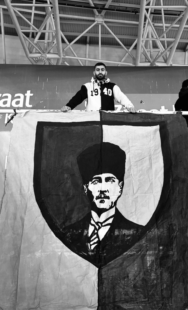 kapan(may)an yaramda eski bir çığlık. Kendime yaslanıp, çekip giderim…